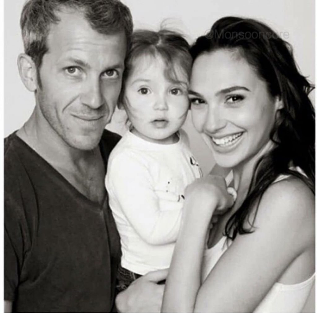 Alma Varsano with her parents