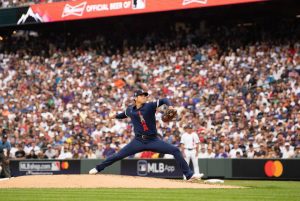 Ohtani throwing a ball in a match