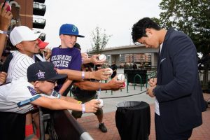 Shohei Ohtani signing on ball