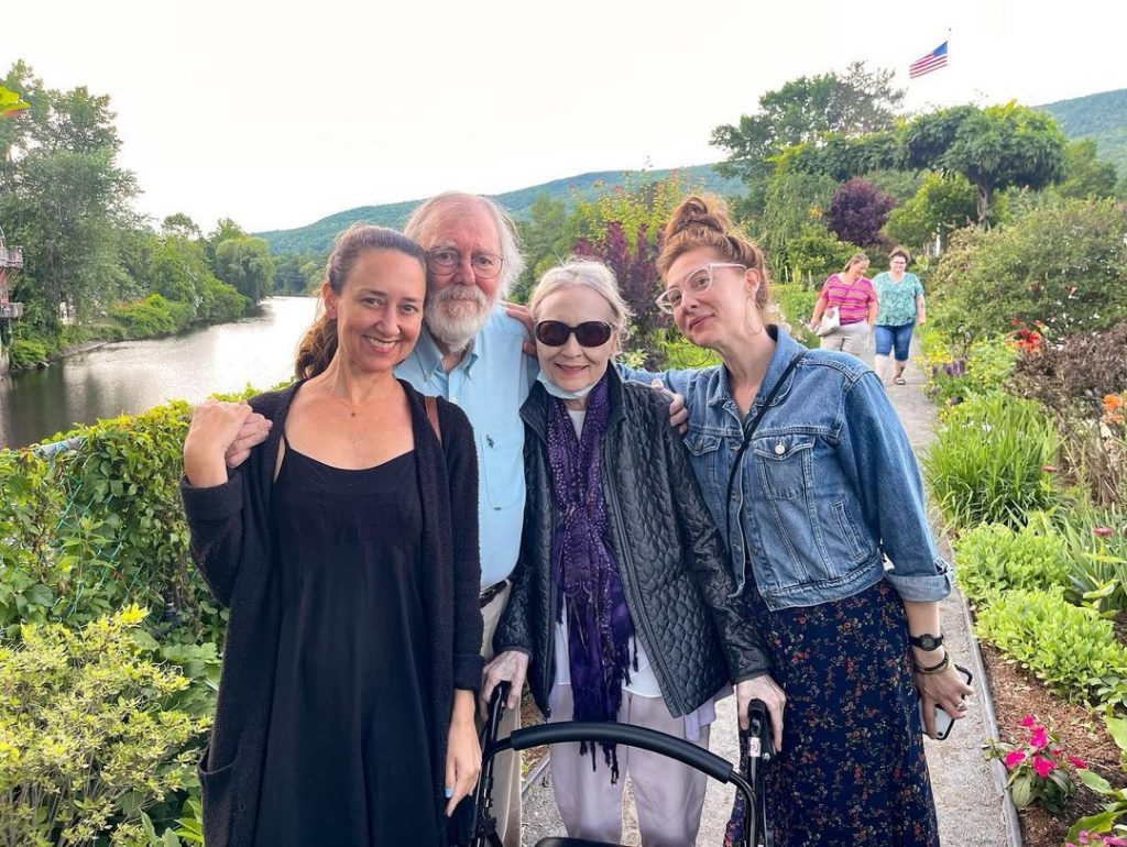 Delle with her husband and daughters