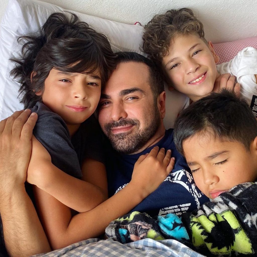 Ariel Miramontes with his children