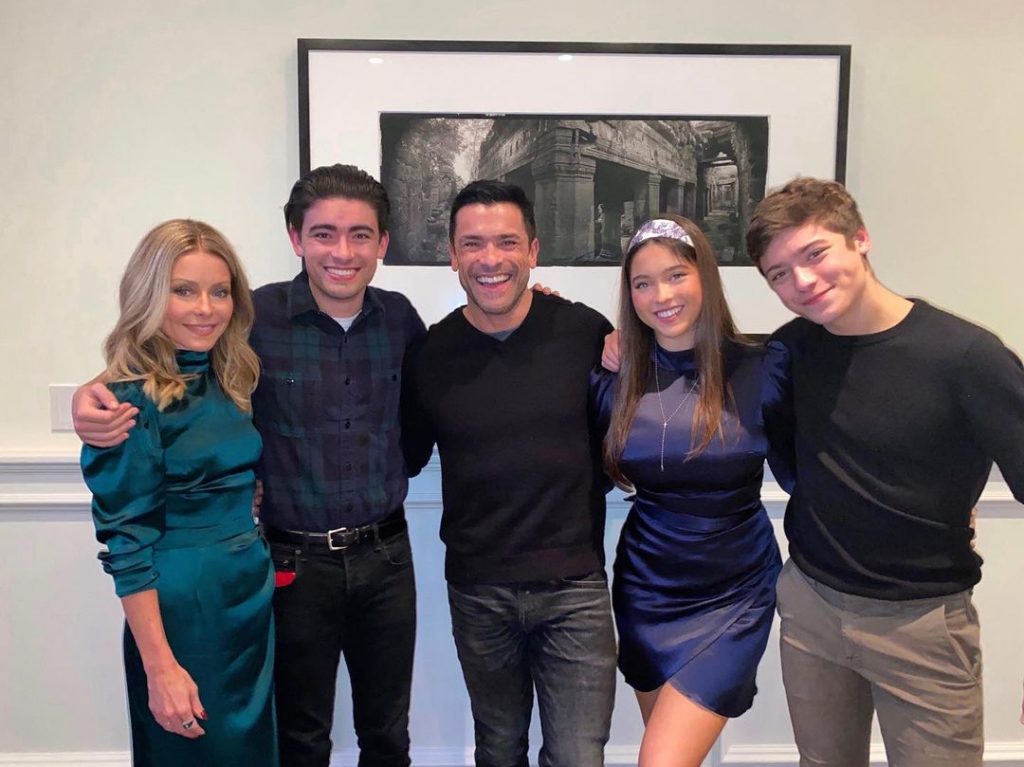Kelly Ripa family together in a frame