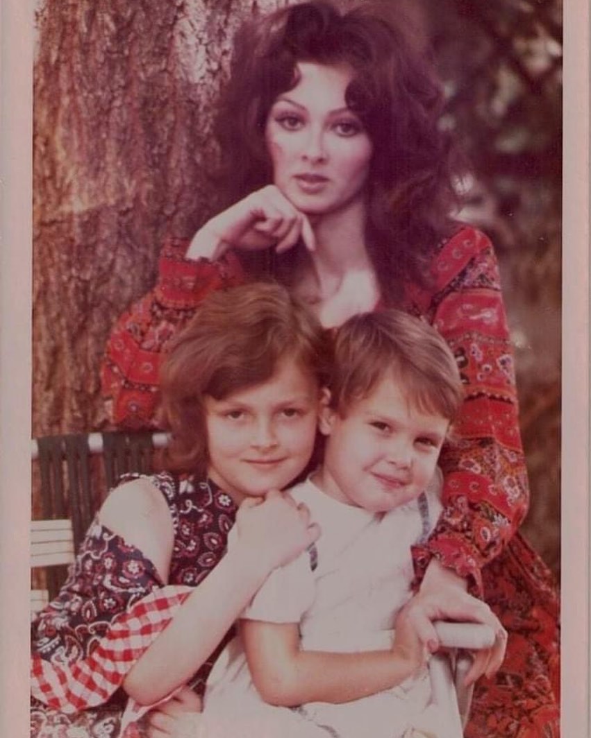 Ashley Judd with her mother and half-sister