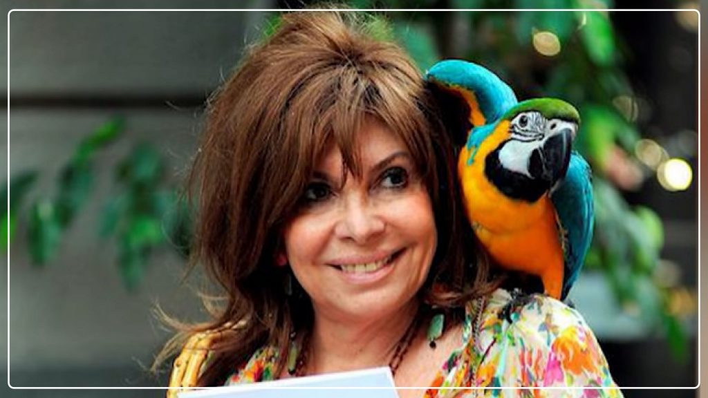 Patrizia Reggiani carrying a parrot on her shoulder