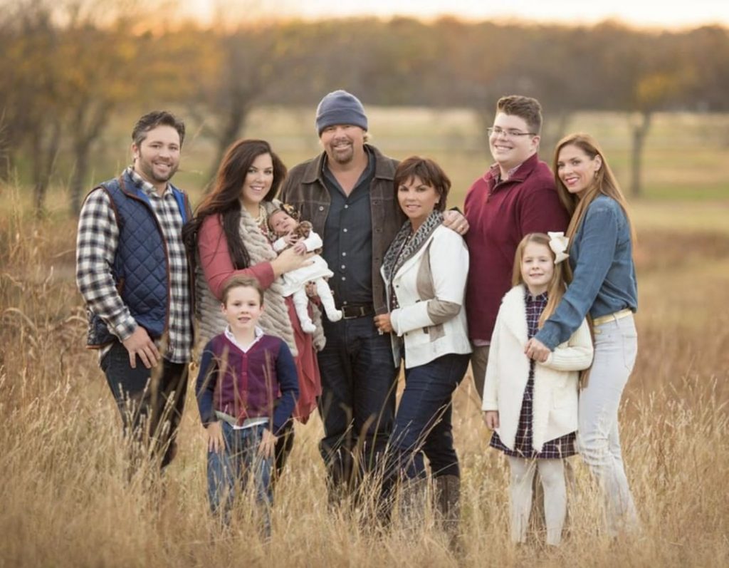 Shelley Covel with her family and kids.